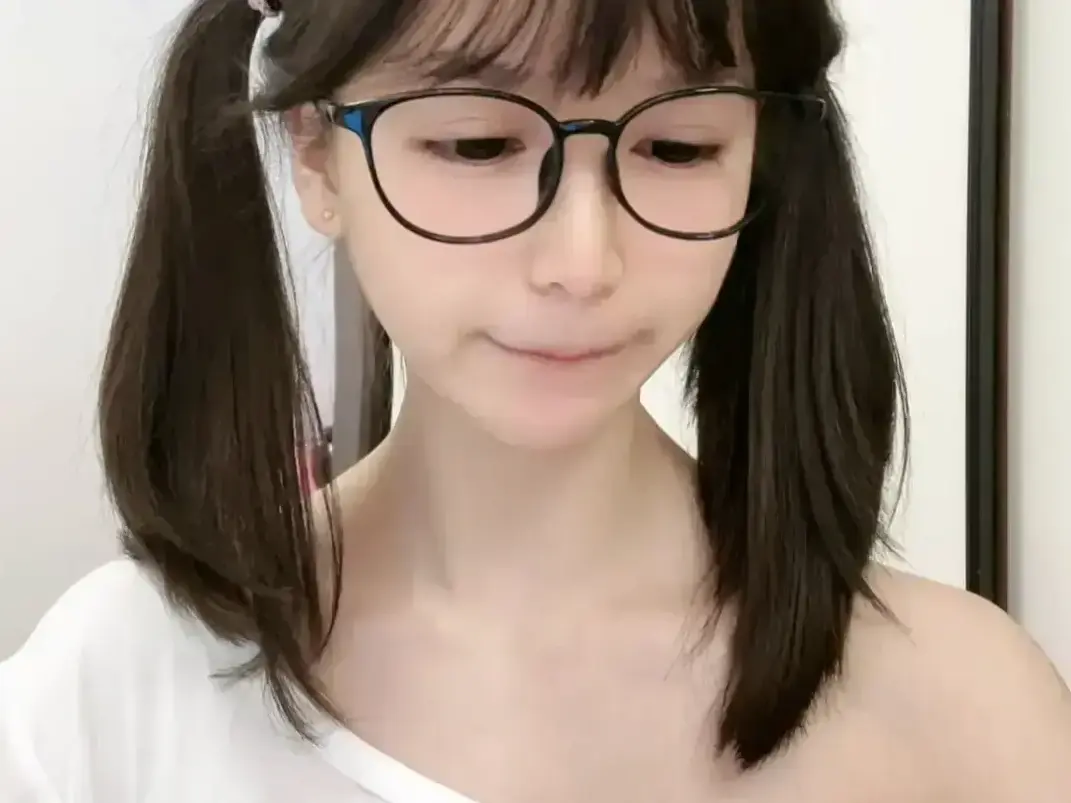 《萌小栖》天才交易员咯咯哒vlog原视频无删减全集免费观看完整版高清资源