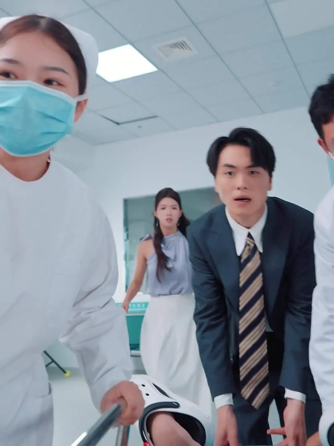 《萤火偏爱上极夜》第一季全集电视剧-免费播放高清短剧-国产剧集在线观看