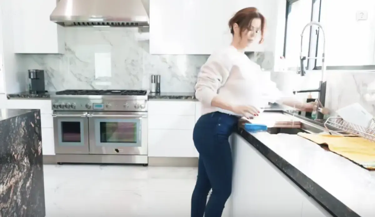 《Alexis Fawx》未删减中文版全集高清在线观看-免费无广告播放《Alexis Fawx》HD1080P-支持网盘下载