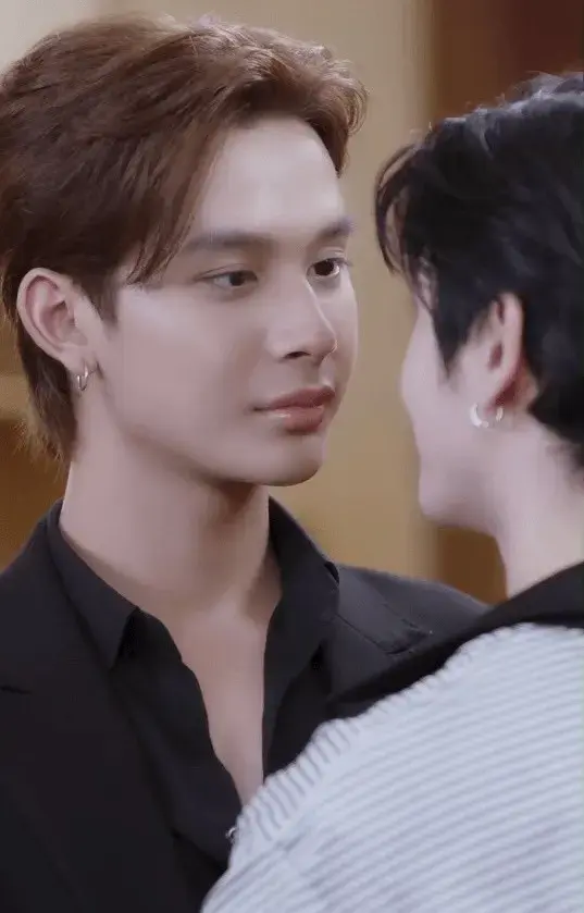 2025必看泰腐剧《入瘾》4K画质免费播-双男主BL短剧全集高清在线-直播翻车后学弟强势