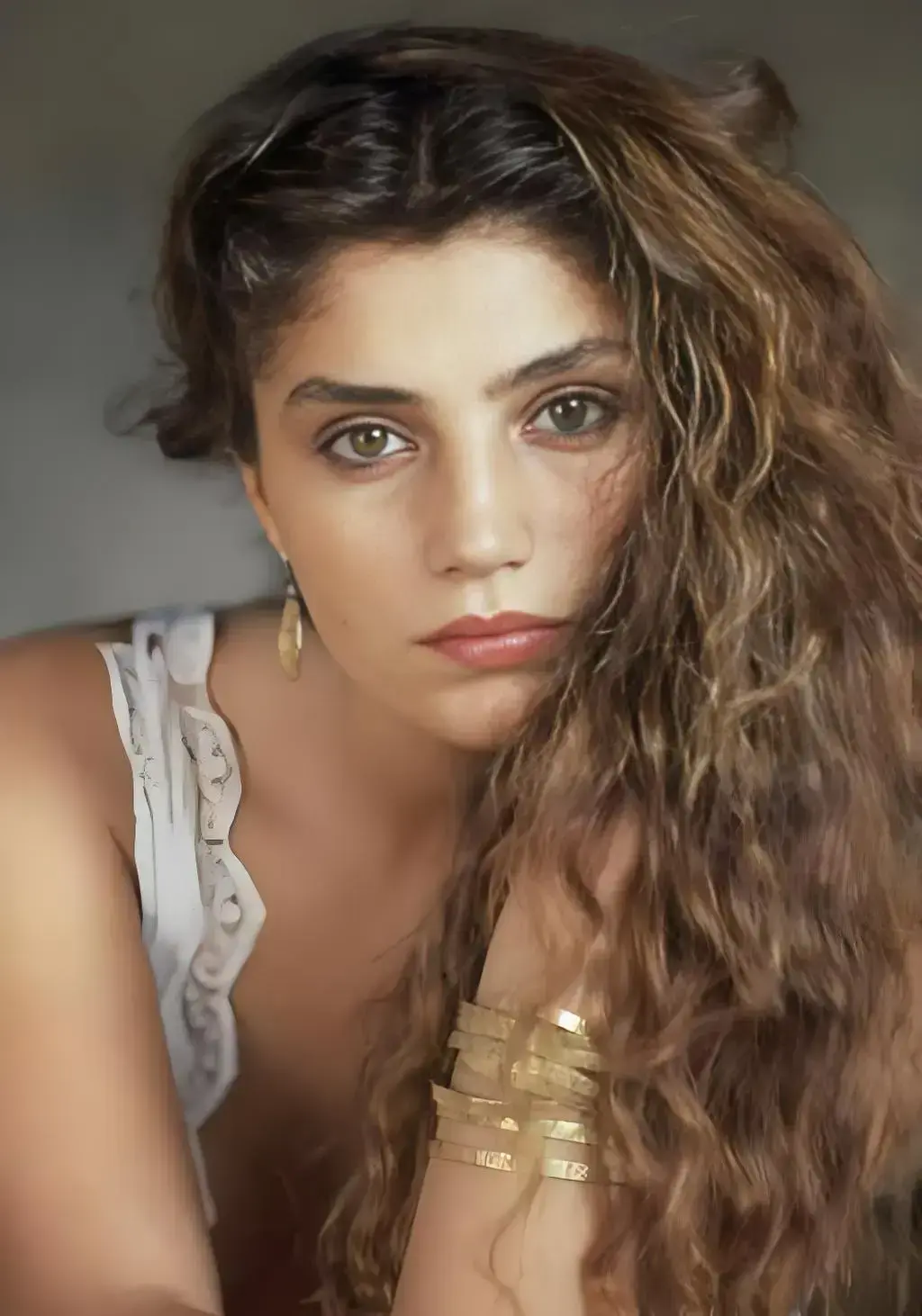 《美少女莫娜》HD高清全集免费播放 - 未删减中文版无广告完整资源 - 美国经典电影超清画质在线观看