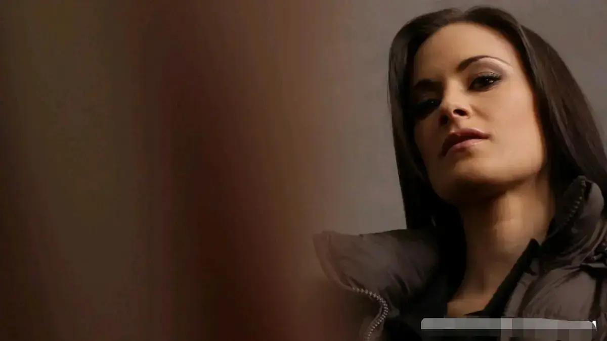 《女警奥莎娜》法式警匪叙事2025新片-全集高清中字未删减-女警奥莎娜免费在线观看