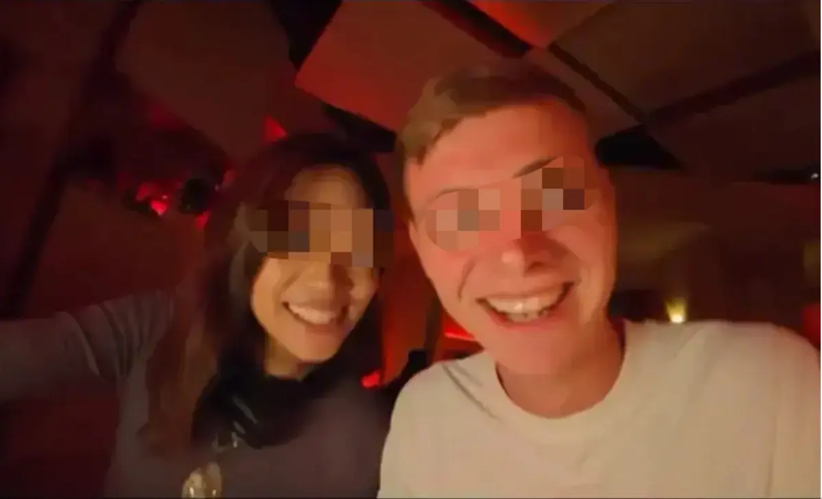 西安麻辣烫女孩无删减完整版在线看-海外UP主西安夜游意外纪录《西安麻辣烫女孩》全片首次公开-镜头外真实反应看哭网友