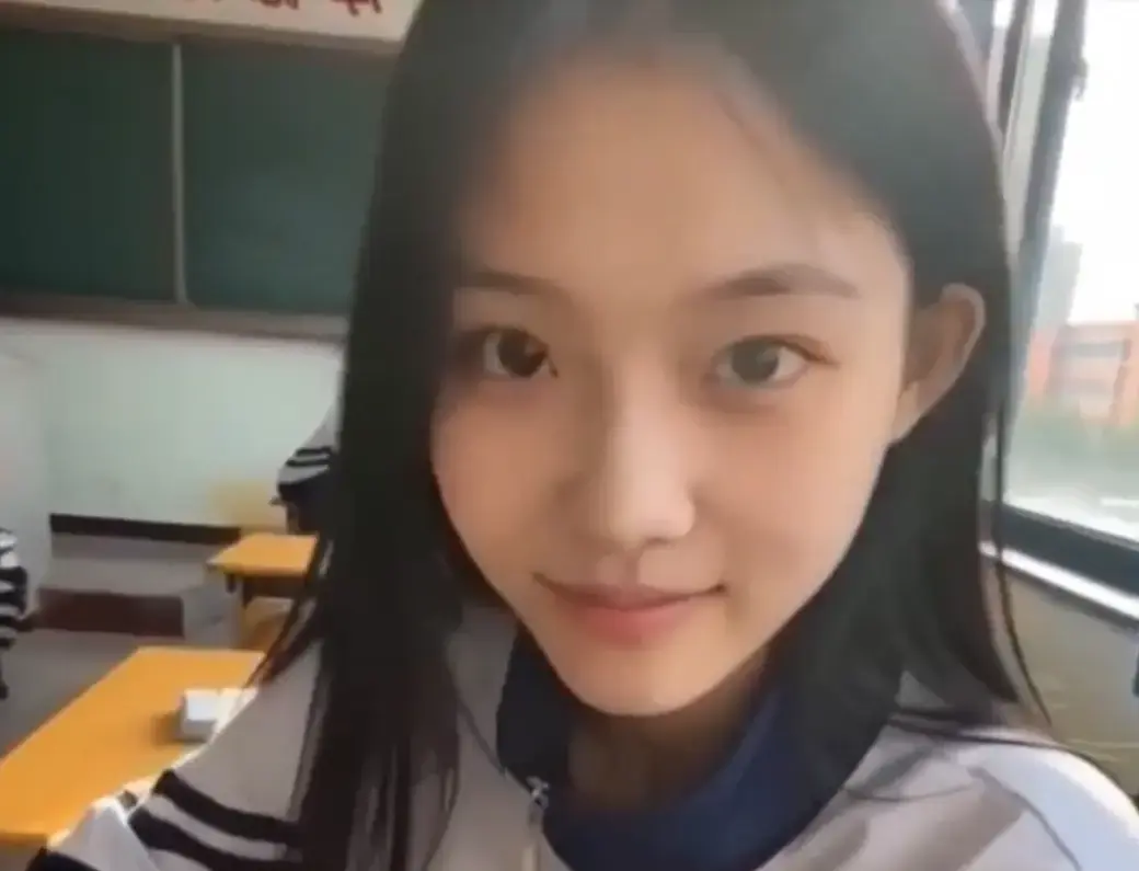 《我的十八岁女友》黄果AI短剧全集在线观看_无删减4K蓝光高清免费播放_高甜治愈结局太甜_星空影院独家热播